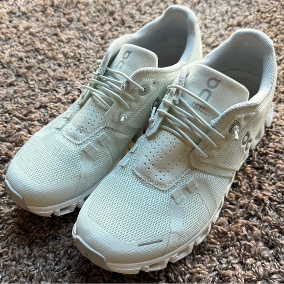 On Running-Cloud 5 Women’s 7.5 - Picture 6 of 8